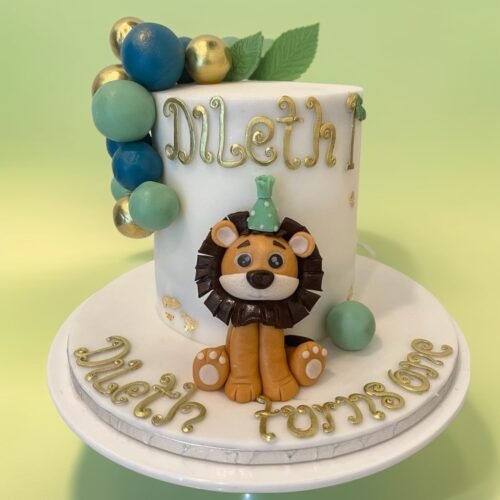 cute lion cake