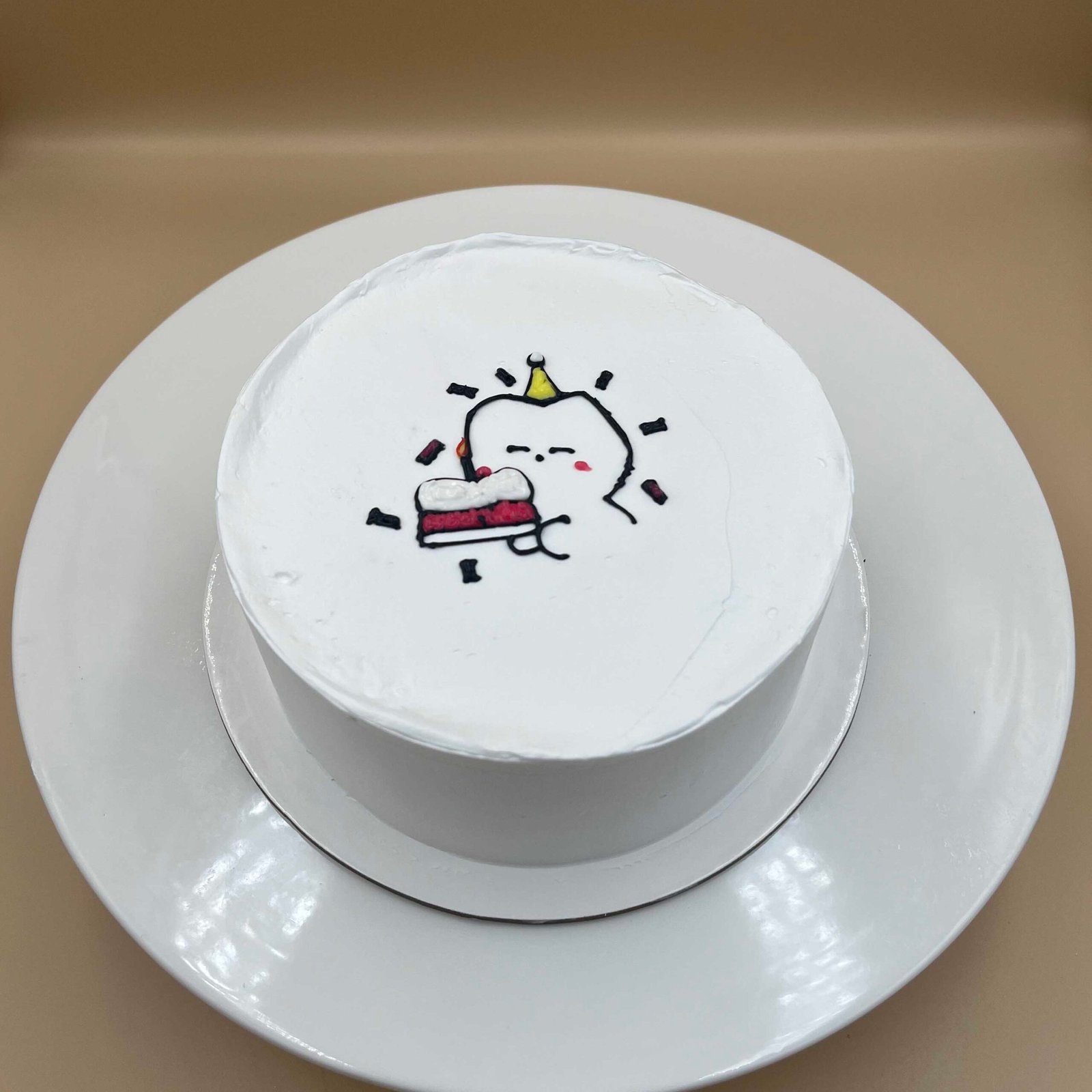 Cute Minimal Cream Cake